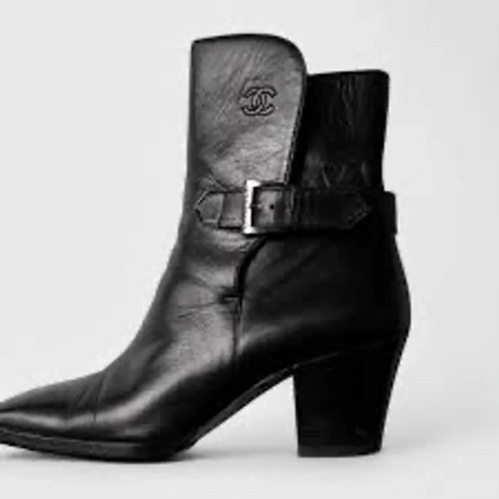 Vintage 90s Chanel Black Leather CC Logo Ankle Boots‎ Buckle Moto 36.5
